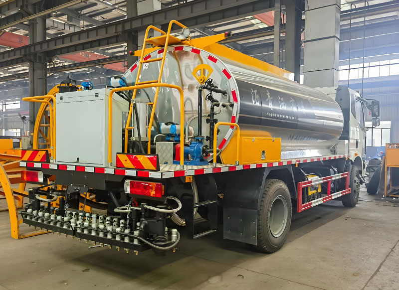 dongfeng-6cbm-liquid-asphalt-tank-truck-4