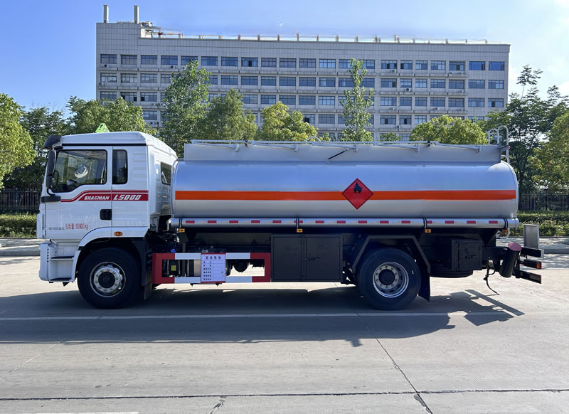 shacman15cbm-mobile-refueling-truck-2