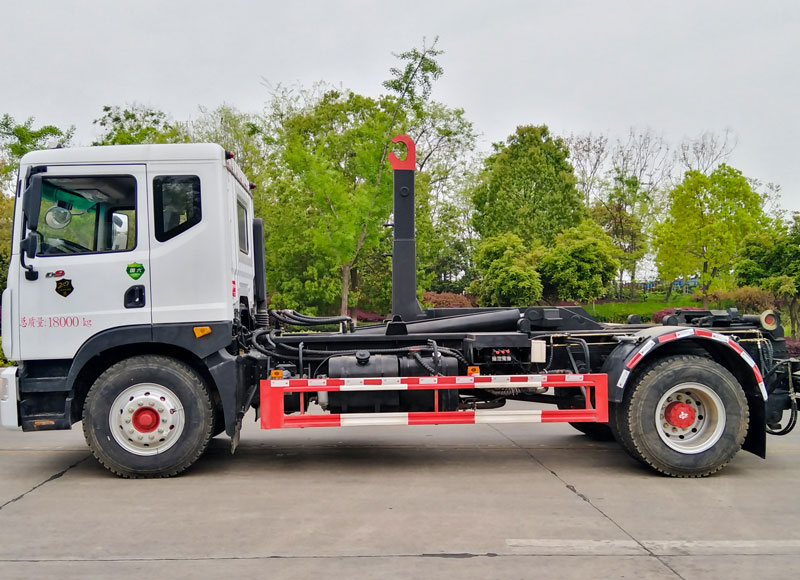 dongfeng-hook-arm-garbage-truck-2