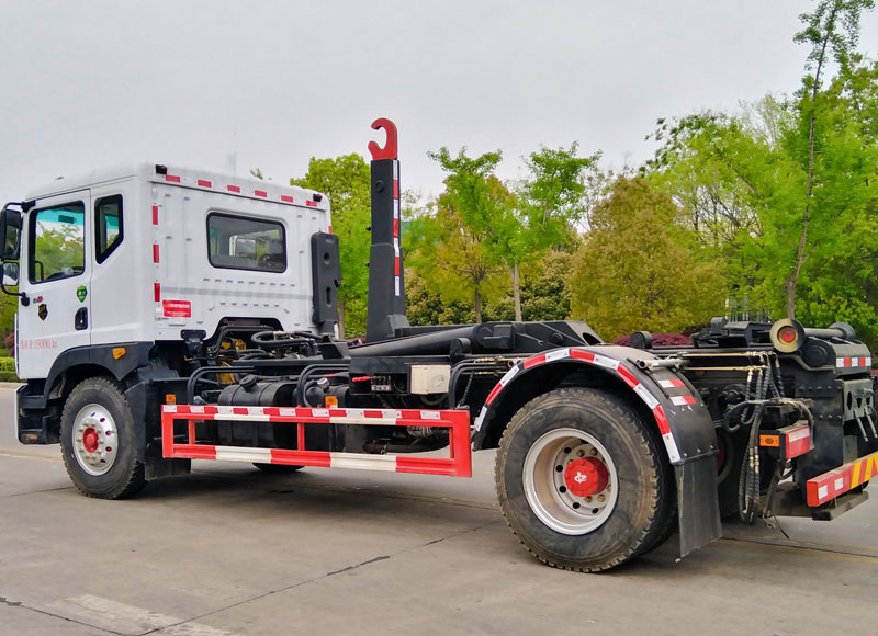 dongfeng-hook-arm-garbage-truck-3