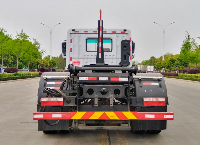 dongfeng-hook-arm-garbage-truck-4