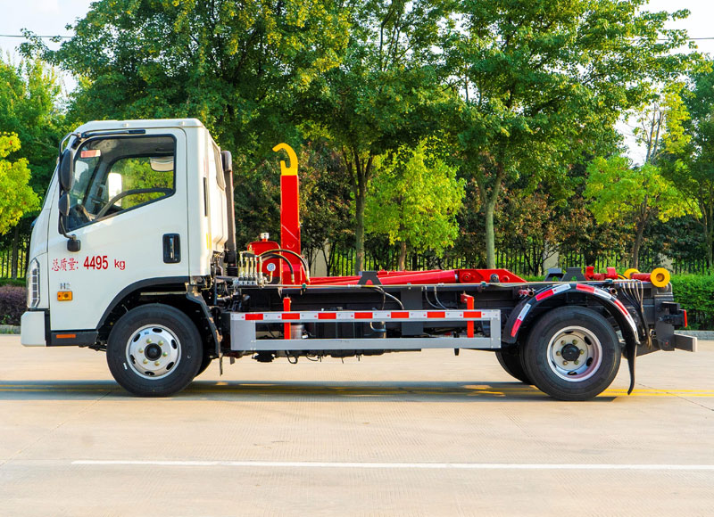 foton-h2-hook-lift-garbage-truck-1