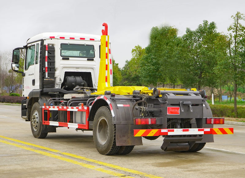 sitrak-hook-arm-garbage-truck-1