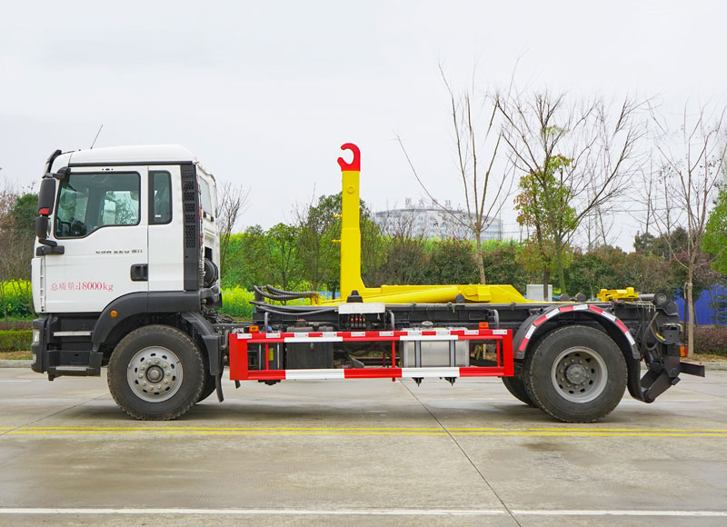 sitrak-hook-arm-garbage-truck-2