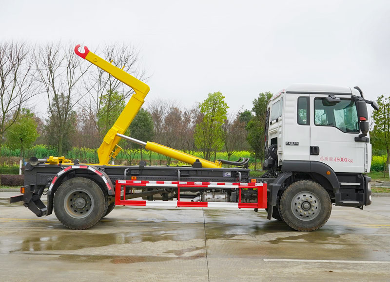 sitrak-hook-arm-garbage-truck-4