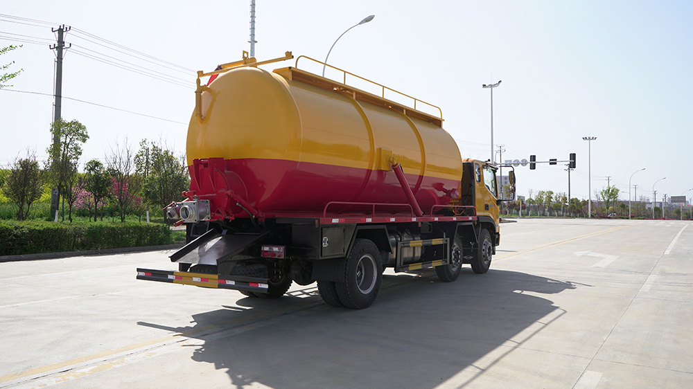 combination-sewer-cleaning-truck