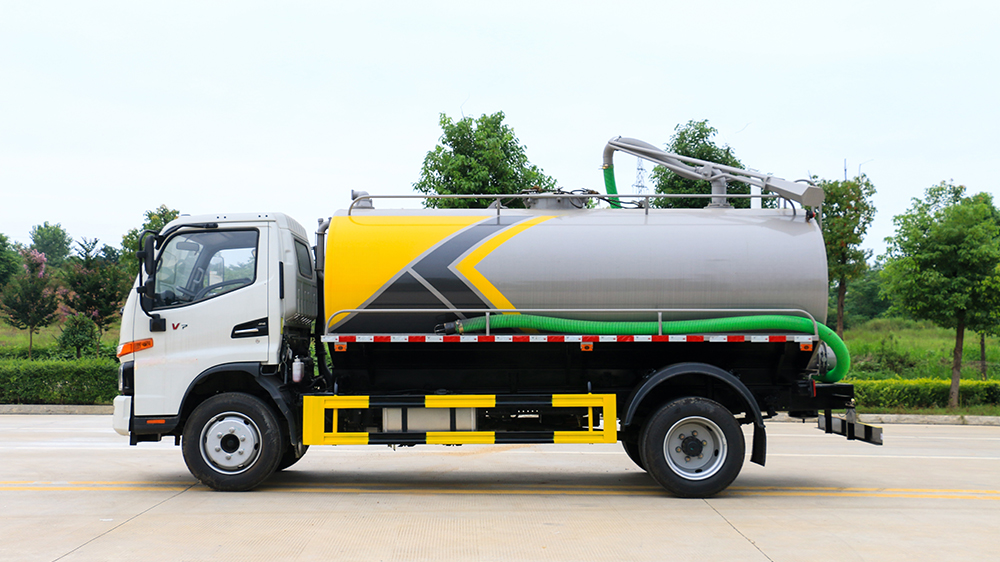 fecal-suction-truck
