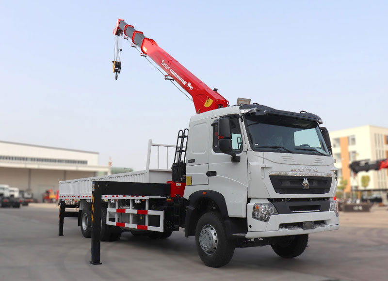 howo-10t-staright-boom-truck-1
