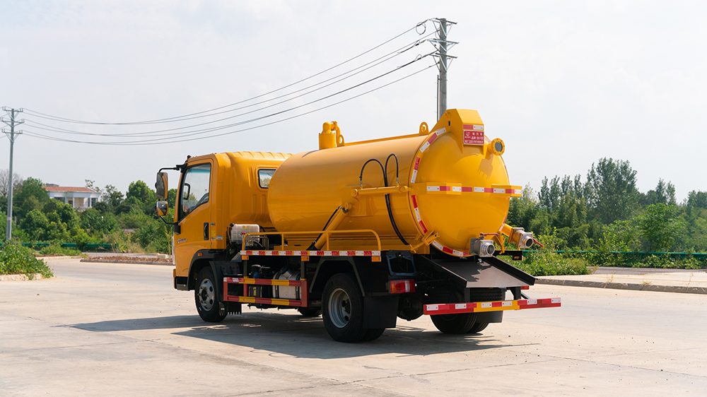 howo-sewage-suction-truck-price