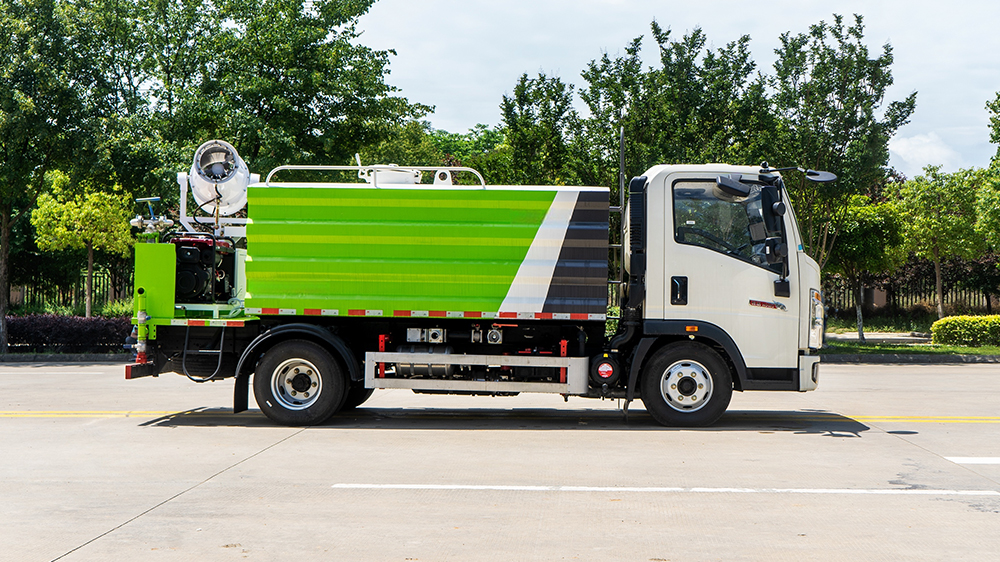 howo-truck-water-mist-dust-control
