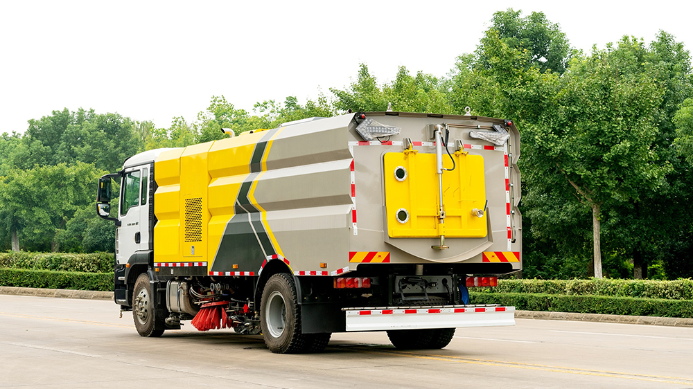 sitrak-truck-mounted-road-sweeper