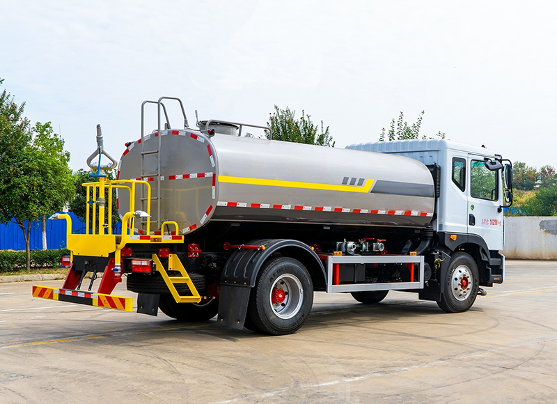 stainless-steel-truck-tanks-for-sale
