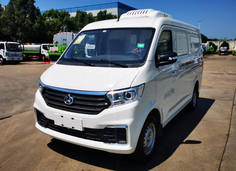 changan-commercial-refrigerated-van-2