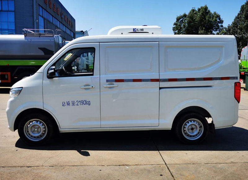 changan-commercial-refrigerated-van-4