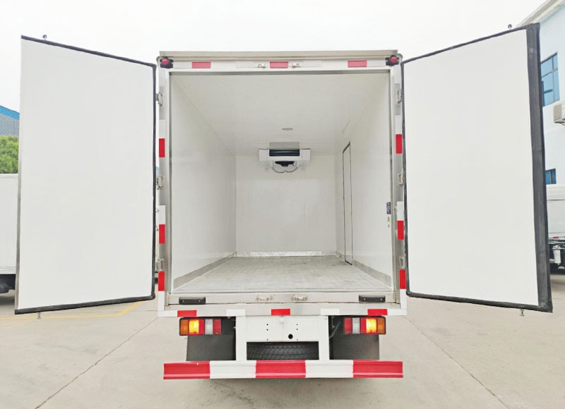 isuzu-kv100-refrigerated-truck-6