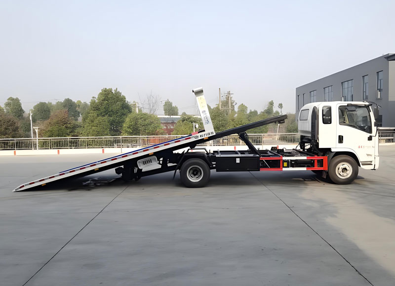 sinotruk-howo-140hp-wrecker-trucks-3