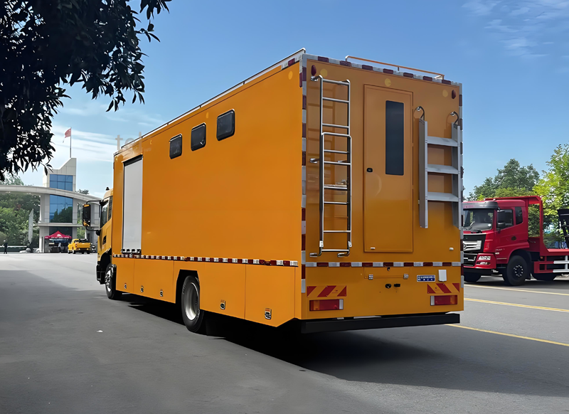truck-mounted-campers