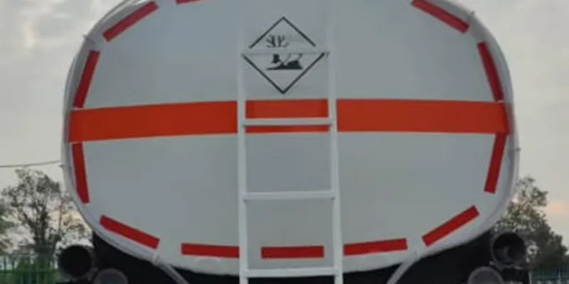 6×4 Chemical Tank Truck｜Lined Tank · 3 Compartments · Onboard Pump