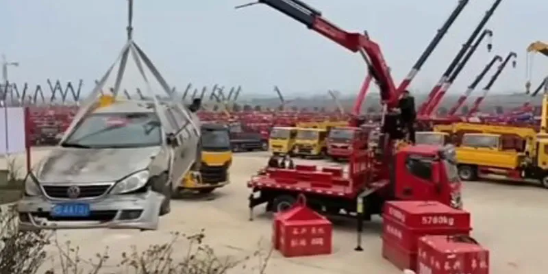 6.3T Knuckle Boom Crane Lifting a 1.3T Volkswagen – Powerful & Precise!